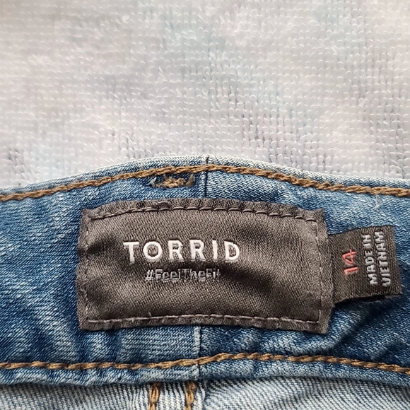 Size 14 Torrid Distress Shorts - Picture 2 of 3